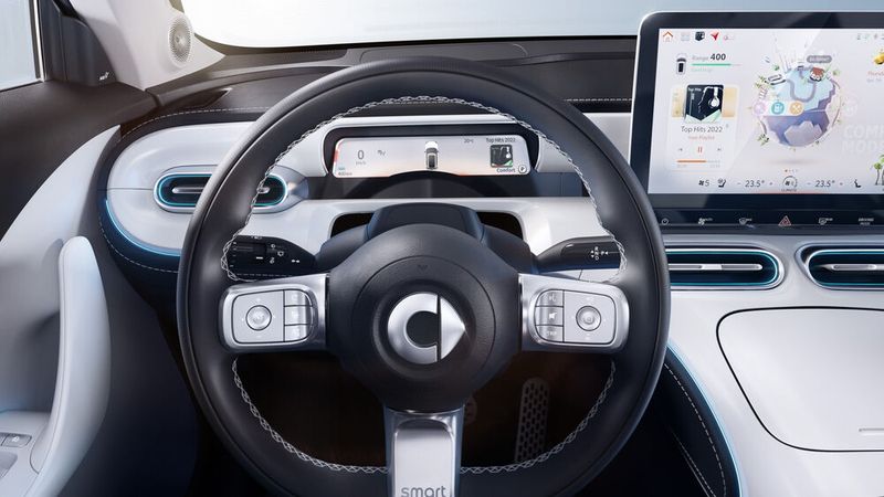 Schalter und Knöpfe konzentrieren sich im #1 vor allem ums Lenkrad. (Bild: Smart)