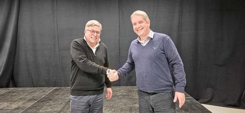 Dominique Lauener, président du CAAJ (à gauche) et John Chaignat, président du CEPIM et nouveau président de GenTech, se félicitent de la nouvelle entité au service des apprentis. (Source : GenTech)