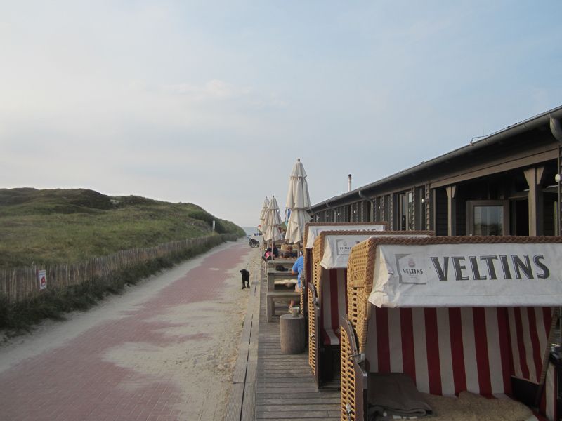 Hier geht es von der Weissen Düne aus zum Strand (IT-BUSINESS)
