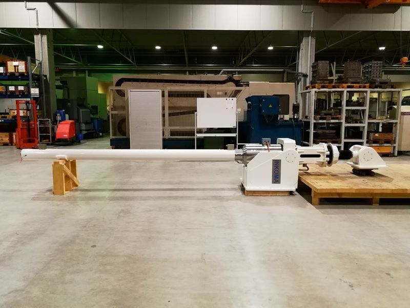 Der DSH- Antrieb ist mit zusätzlichen Schutzeinrichtungen ausgestattet wie z.B. einer Not- und Haltebremse, integrierten Hardstops, Spindelschutz bis hin zu Sicherheitsendschaltern. (Inkoma)