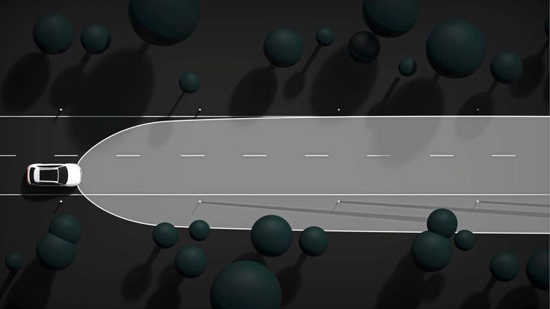 Ausgeleuchtete Straße mit Modus Fernlicht. (Bild: Hella)