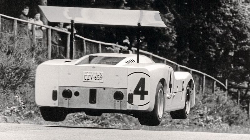 Nachdem sein Schwiegersohn Manfred Winkelhock 1985 nach einem Unfall bei einem Sportwagen-Rennen in Kanada seinen Kopfverletzungen erlegen war, nahm Hans Peter Seufert nie wieder ein Foto an einer Rennstrecke auf. (Bild: H. P. Seufert/AMS)