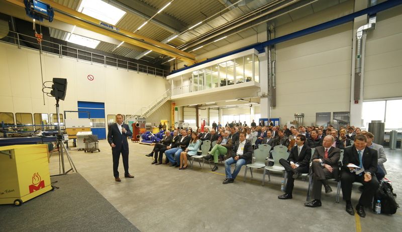 Bei einer Fachveranstaltung wurde die Green Factory Allgäu, eine energieautarke Produktionshalle der Müller Produktions GmbH in Ungerhausen, den Besuchern vorgestellt. (Müller Produktions)