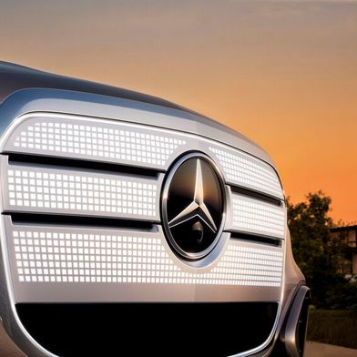 Mit dem neuen E-SUV GLC bringt Mercedes auch ein neues Kühlergrill-Design auf den Markt. (Bild: Mercedes-Benz)