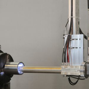 Durch die Eintauchtiefe von 500 Millimetern bietet die I-Clad ideale Voraussetzungen zur Reparatur von Getriebekomponenten, Gehäusen, Zylinderbuchsen oder Werkzeugen.