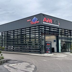 Erst kürzlich fertig gestellt: der eindrucksvolle Neubau u. a. mit Dialogannahme und Servicebereich.(Bild:  Schreiner – VCG)