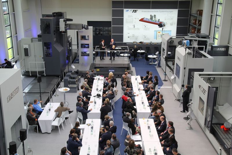 Feierliche Eröffnung des neuen Kunden- und Servicezentrums. (Bild: MTE)