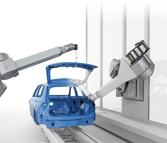 Während herkömmliche Lackierroboter mit sechs Bewegungsachsen arbeiten, hat das neue Modell Eco RP E043i eine siebte Achse. (Dürr)