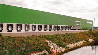 Der Logistikpark mit einer Logistikfläche von 20.000 qm  und einer Bürofläche von 3800 qm ist auf die Anforderungen der Pharmaindustrie zugeschnitten. (Bild: Honold Logistik)