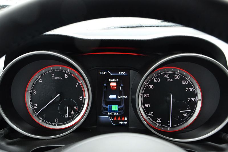 Bei einer ersten Testfahrt nahmen wir das Mild-Hybrid-System unter die Lupe. (Seyerlein / »kfz-betrieb«)