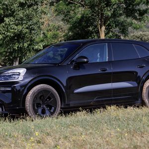 Optisch setzt die E-Variante kaum eigene Akzente.(Bild:  Porsche)