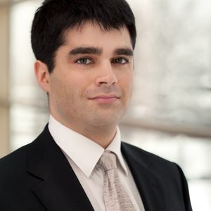 Unter den ersten Drei des Science-2-Start-Preises: Dipl.-Ing. Alexej Domnich vom  Fraunhofer Institut für Produktionstechnik und Automatisierung, Abteilung Laborautomatisierung und Bioproduktionstechnik, und...