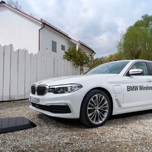(BMW)