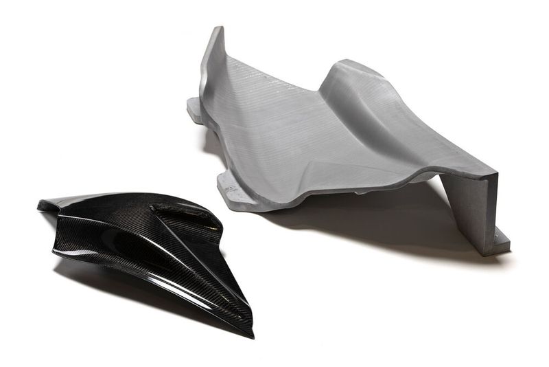 3D printed isotropic mould for composite motorbike fairing skin (Source: Massivit)