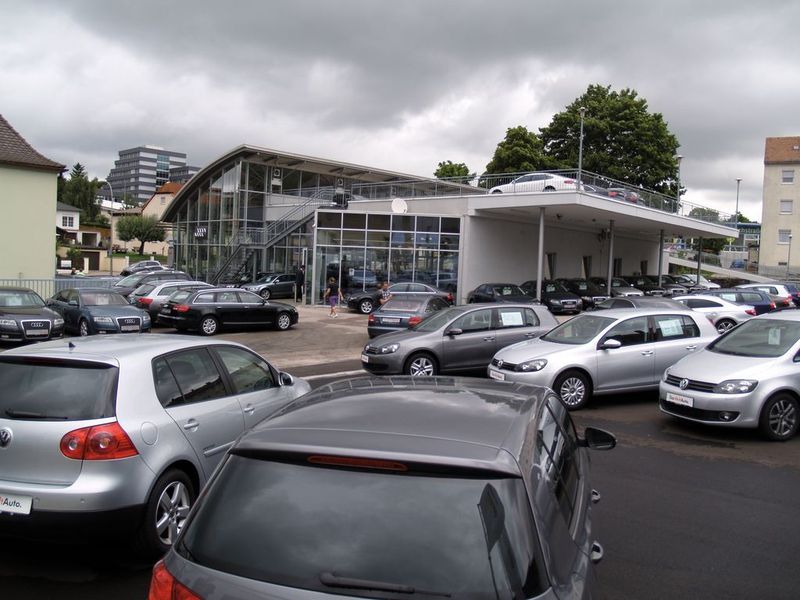Viel Platz für Volkswagen und Audi: das Gelände des Autohauses Breitschwert. (Archiv: Vogel Business Media)