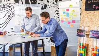 Das passende Umfeld: Bei der BG.evolution in Dortmund nehmen sich Beumer-Mitarbeiter eines Kundenproblems an und entwickeln sogenannte „Minimum Viable Products“, also minimal ausgestattete Prototypen, deren Marktpotenzial sie bis zur Marktreife prüfen. (Beumer)