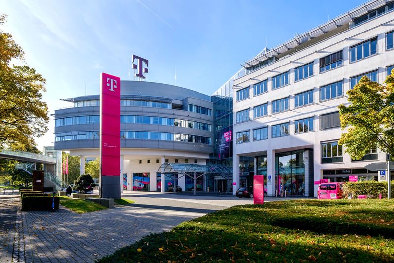Die Deutsche Telekom konnte dank ihrer amerikanischen Tochter die Prognose für 2026 leicht anheben.(Bild:  Deutsche Telekom AG/Norbert Ittermann)