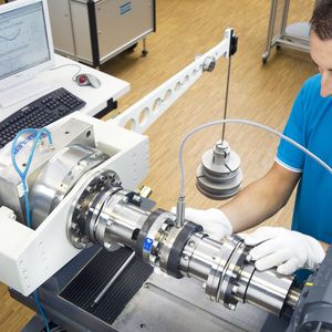 Atlas Copco kalibriert Messmittel aller Art. Dazu stehen dem Konzern weltweit allein 16 akkreditierte Kalibrierlaboratorien zur Verfügung.