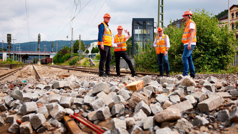 Rund 80 Prozent der beeinträchtigten Infrastruktur will die Bahn bis Ende 2021 wieder herrichten. (Deutsche Bahn)