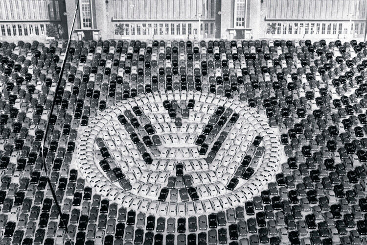 Im Jahr 1955 feierte Volkswagen den einmillionsten Käfer. (Foto: Volkswagen)