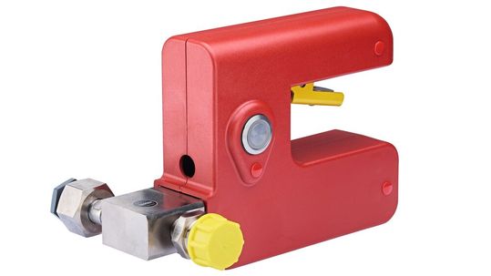 Dezynfekcja wody procesowej, wybielanie tkanin, produkcja surowców takich jak PVC: chlor gazowy jest niezbędny w przemyśle. Jednak obchodzenie się z tą substancją chemiczną jest niezwykle niebezpieczne, ponieważ już niewielkie ilości mogą spowodować nieodwracalne szkody dla zdrowia.(Zdjęcie: Lutz-Jesco)