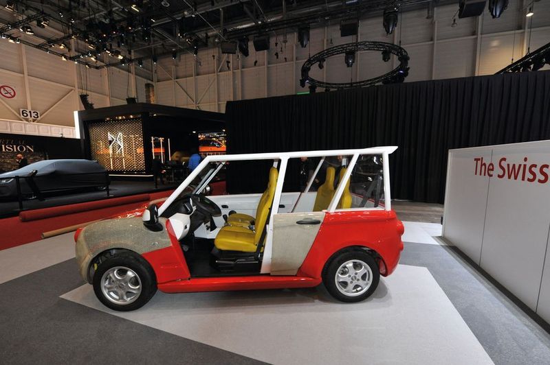 Das Aluminium-Chassis ist mit Karosserieteilen aus Flachsfaser verkleidet. (Catecar)