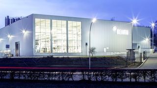 Rehau Automotive ersetzt mit Softwareprodukten von Siemens mehrere Altsysteme in den Bereichen Engineering, Fertigung und Qualitätsmanagement.  (REHAU AG)