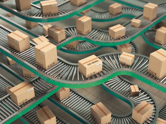 Bei hohem Umschlag im Lager wird der Vorteil der besseren Lastverteilung der dezentralen EWM-Variante deutlich. Weiterer Vorteil: Sollte das ERP einmal ausfallen, kann trotzdem weiter kommissioniert und eingelagert werden. Bei hohem Umschlag im Lager wird der Vorteil der besseren Lastverteilung der dezentralen EWM-Variante deutlich. Weiterer Vorteil: Sollte das ERP einmal ausfallen, kann trotzdem weiter kommissioniert und eingelagert werden.