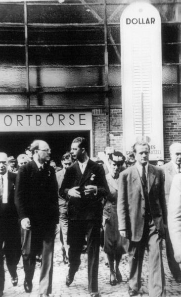 Minister Lord Pakenham (links) vor der Exportbörse. (Deutsche Messe)