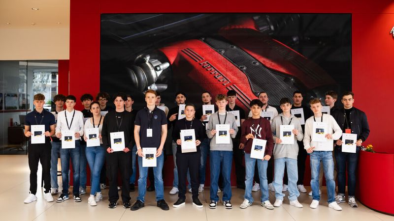 Im vergangenen Jahr verzeichnete der Zukunftstag insgesamt 590 Teilnehmer. Das Gruppenbild entstand bei Ferrari Ulrich in Frankfurt am Main. (Bild: Ferrari)