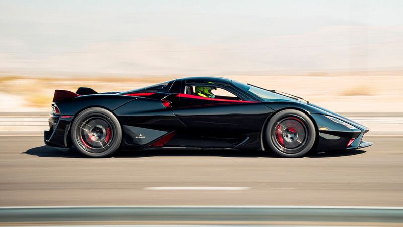 Das derzeit offiziell schnellste Auto der Welt ist der SSC Tuatara. (Bild: James Lipman/SSC)