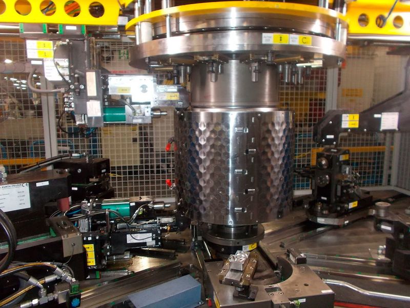 Das Tox-Subsystem als integrierte Prozessstation der Rundtaktanlage. (Tox Pressotechnik)