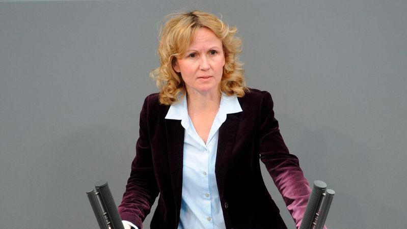 Steffi Lemke ist sich sicher, dass die Elektromobilität im Straßenverkehr die effizienteste und kostengünstigste Alternative für mehr Klimaschutz ist.(Bild:  Deutscher Bundestag / Achim Melde)