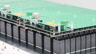 Vollständig geprüfte, kompakte Ventilplatte mit bis zu 240 Einzelventilen übernimmt das Fluidmanagement bei der Chromatographie. (Bürkert)