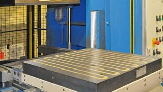 Hauptgrund für die Etablierung der Magnetspanntechnik in der Kautschukindustrie ist der schnelle Wechsel heißer Werkzeuge. (Archiv: Vogel Business Media)