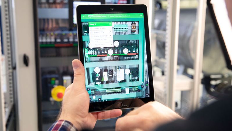 Augmented Reality mit EcoStruxure Augmented Operator Advisor Augmented Reality mit EcoStruxure Augmented Operator Advisor