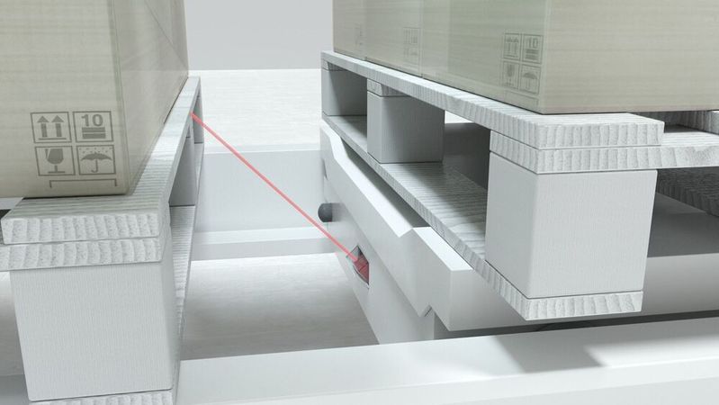 Bild 5: Mit Künstlicher Intelligenz lässt sich die Präzision optischer Distanzsensoren auf ein neues Niveau heben. Beispielsweise beim Einsatz in der Intralogistik. (Bild:  Leuze)