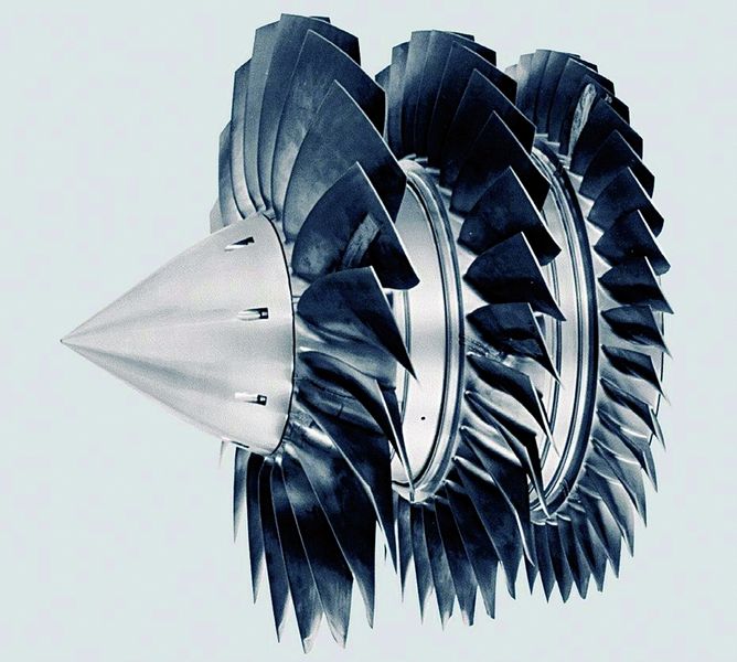 „Für Triebwerksschaufeln könnte ein neuer Werkstoff Titanaluminid interessant werden, der momentan noch in der Entwicklung ist“, sagt Dr. Erich Steinhardt, Leiter Technologie bei MTU Aero Engines. Bild: MTU Aero Engines (Archiv: Vogel Business Media)