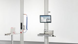 Multifunktional: Strom, Druckluft, Netzwerk – das alles von einem zentralen Punkt aus bietet die Installationssäule. (Bild: Item)