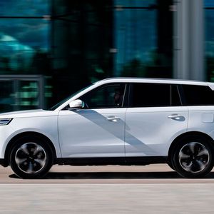 Mit knapp 4,40 Meter Länge gehört der Jaecoo 5 HEV noch zu den Kompakt-SUV. (Bild: Chery)