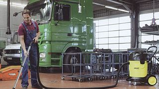 Für das Beseitigen größerer Flüssigkeitsmengen oder grober Metallspäne hat Kärcher die Nass-Trockensaugerserie NT 70 entwickelt. Bild: Kärcher (Archiv: Vogel Business Media)