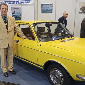 Amalfi-Fan Ronald Genßler erfüllte sich einen Kindheitstraum: Er baute den Film-Amalfi akribisch nach. Erstmals präsentierte er den Wagen einer breiten Öffentlichkeit im Rahmen der Bremen Classic Motorshow 2023.(Bild:  Dominsky –  »kfz-betrieb«)