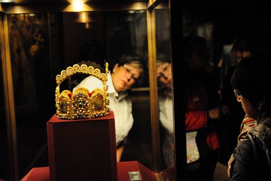 In der Wiener Schatzkammer ist der wichtigste Kronschatz aus dem Mittelalter zu sehen.  (Archiv: Vogel Business Media)