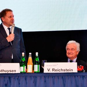 Der neue und der alte Präsident des Ford-Partnerverbands: Johann Gesthuysen (li.) und Volker Reichstein (re.).(Foto:  Mauritz/Redaktion »kfz-betrieb«)
