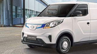 
Neues Gesicht in der Transporterwelt: der Hersteller Maxus (im Bild mit dem Modell Deliver 3). (Bild: Maxomotive)