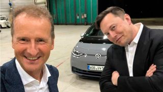 Volkswagen-Chef Herbert Diess (li.) und Tesla-Boss Elon Musk. (Screenshot Linkedin)