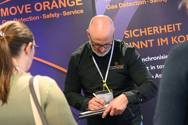 Erstmals mit dabei: Die Firma Move Orange Gasmesstechnik & Sicherheitstechnik. Sie hielten auch einen Fachvortrag zum Themenschwerpunkt Laborsicherheit.     Infos zu den kommenden LAB-SUPPLY-Messen finden Sie auf www.lab-supply.info (Bild: Stefan Stark)