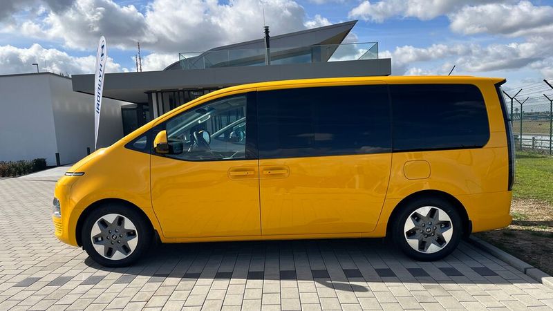 Der Staria ist rund 5,2 Meter lang. (Bild: Simon – VCG)