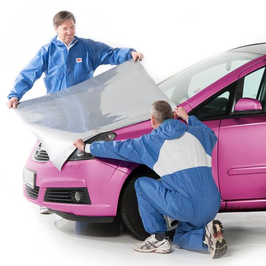Praktisch und relativ günstig: Die Vollfolierung eines Kleinwagens ist ab etwa 1.200 Euro zu haben. (Foto:  3M)