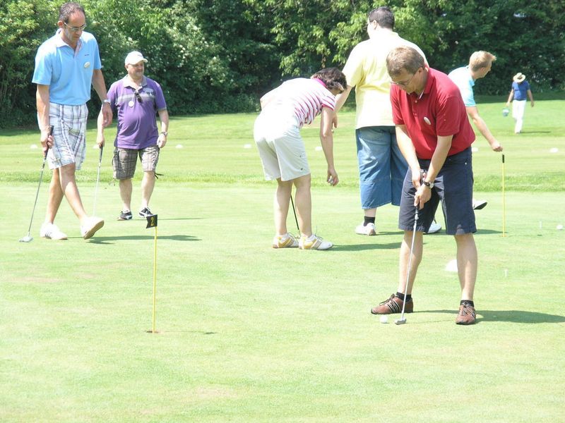 Für Golf-Anfänger gab es ein Putting-Turnier. (Archiv: Vogel Business Media)